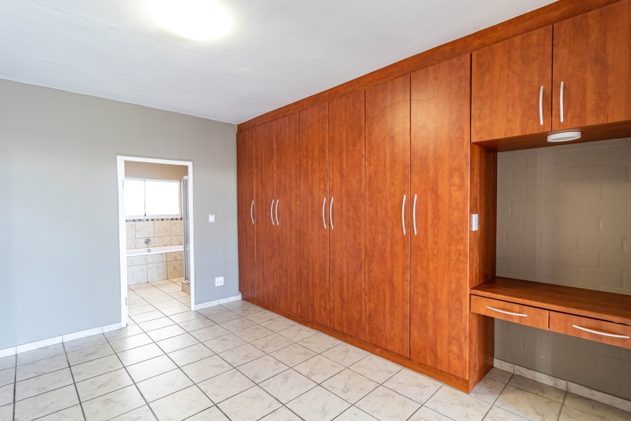 4 Bedroom Property for Sale in Yzerfontein Western Cape